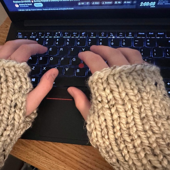 NWT Hand Knit Chunky Wool Fingerless Gloves ~ Unisex - Picture 6 of 7